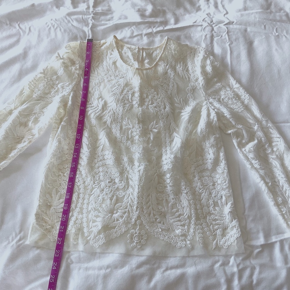 white lace long sleeves top